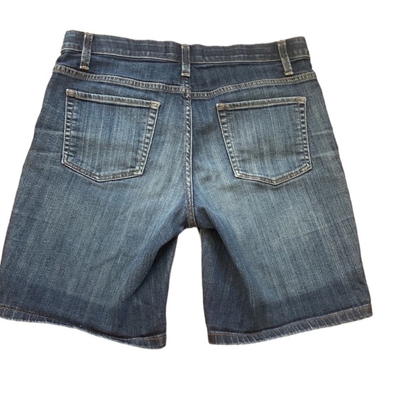 St. John's Bay Bermuda Denim Blue Jean Medium Wash‎ Shorts Size 6 - Picture 2 of 5